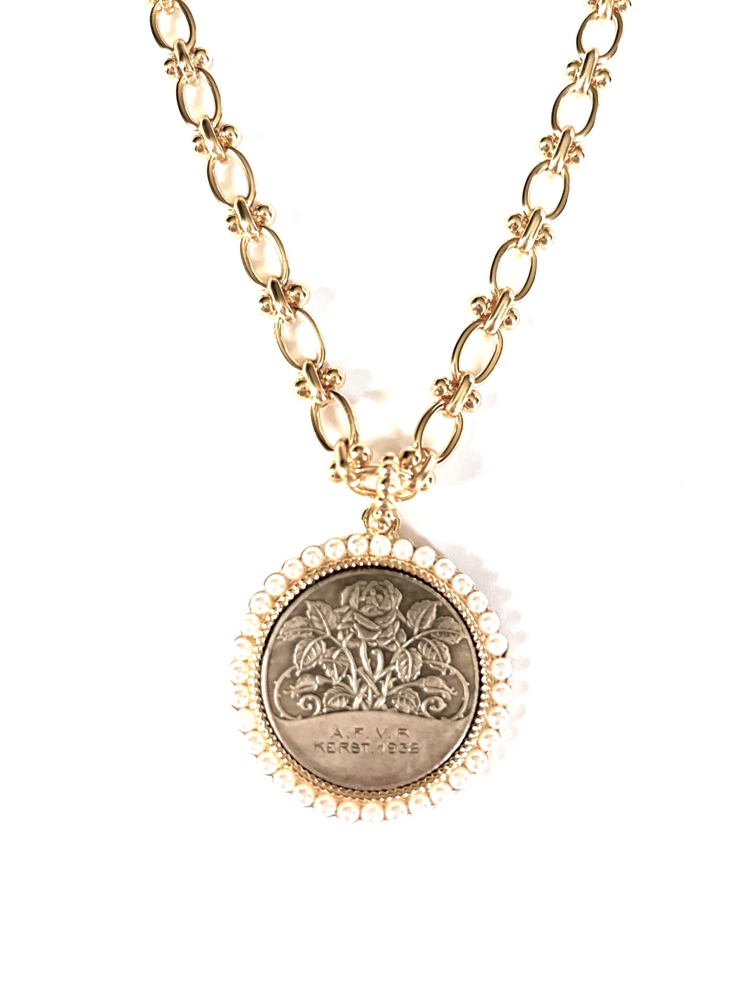 Chunky Chain with a Pearl Coin Pendant